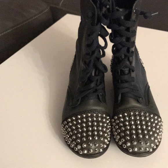 Steve Madden Tarnney boots leather w/ metal studs - Picture 3 of 8